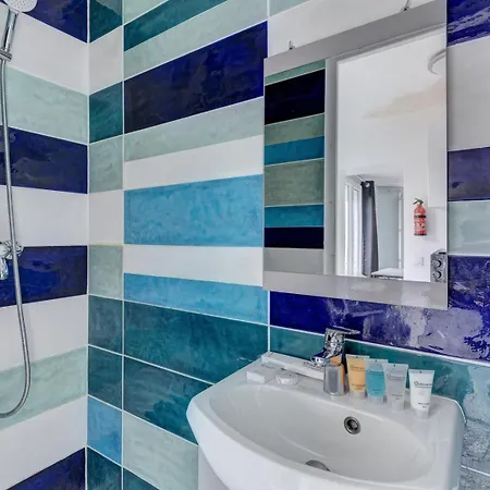 146 Philippe - A * Paris